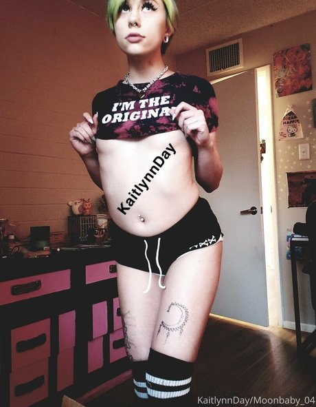 moonbabyfuxk naked model gallery