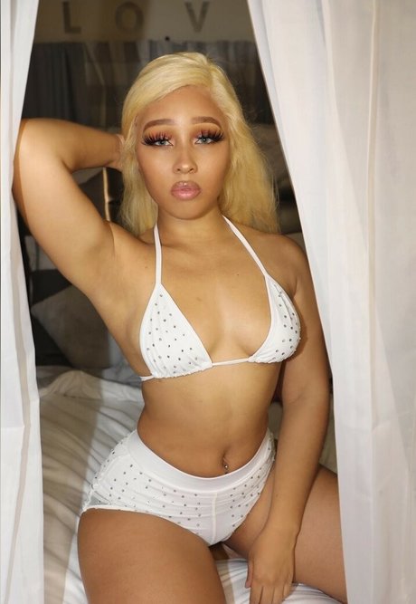 Dominique Danielle model art photos