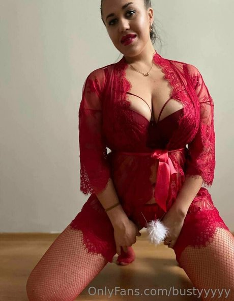 bustyyyyy top model galleries