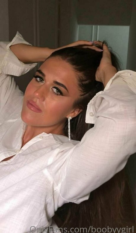 bustyyyyy perfect model pics