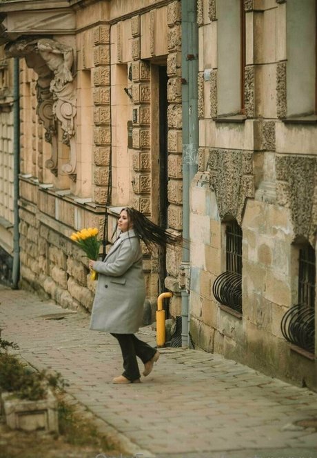 bustyyyyy high quality model pictures