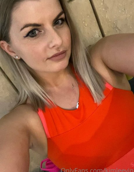 housewifekim star top pic