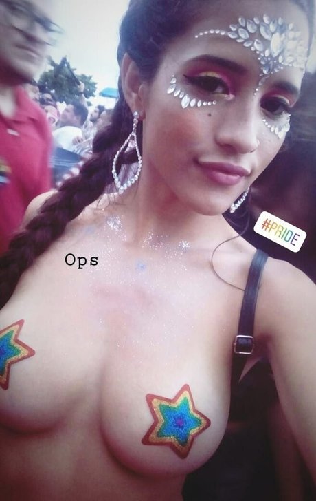 Lari Cogumelos star pornographic picture