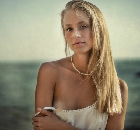 elabarkay model pretty pics