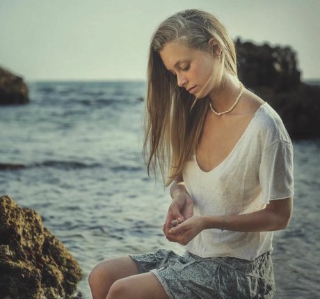 elabarkay nudes pornstar picture