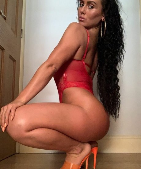 Suzy Hanah erotic pornstar gallery