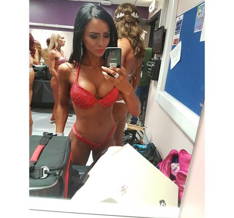 Suzy Hanah pretty model galleries