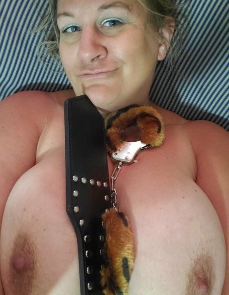 lovelyloreann nudes model image