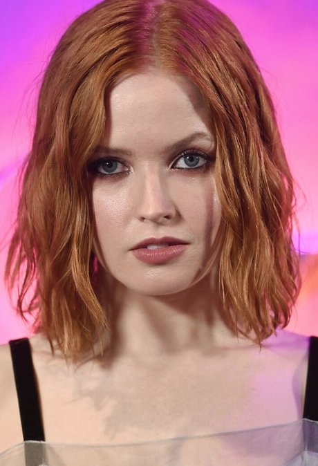 Ellie Bamber perfect model gallery