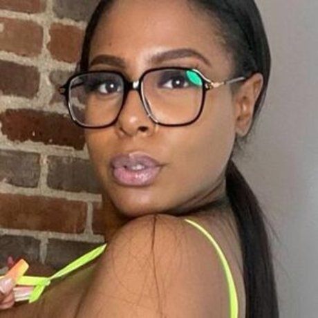 Fat Booty Bae erotic actress photos