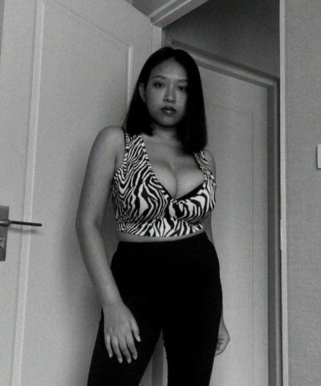 Aoy Chitchanok model erotic pics