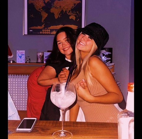 Laura Brophy model exclusive img