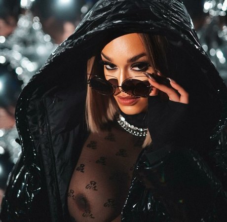 saggy tits onlyfans adult photos