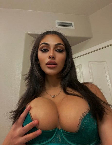 Parker Abbott pretty pornstar archive