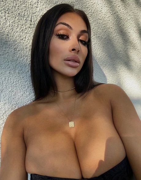 Parker Abbott sexy star photo