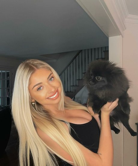 Anais Laliberte naked model pic