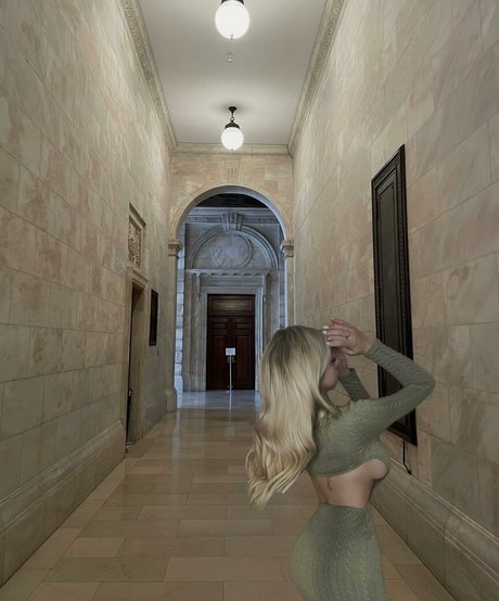 Anais Laliberte art star pics