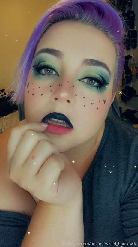 unsupervised housewife star beautiful pic