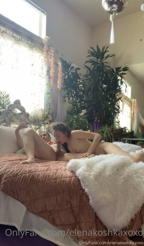 Elenakoshkaxoxo free star pic