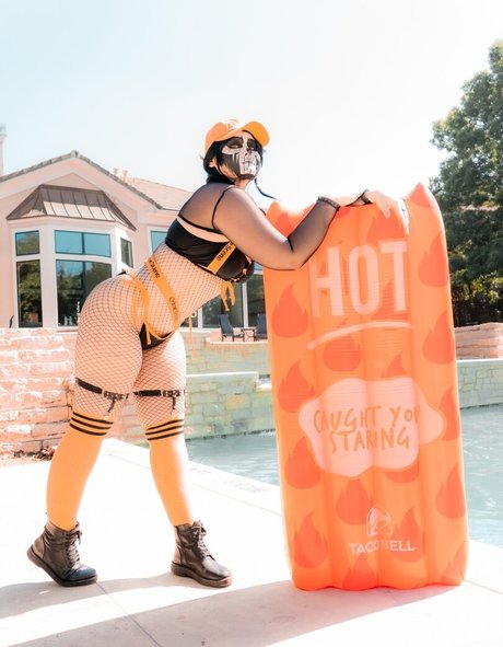 CloverCosplays perfect actress image