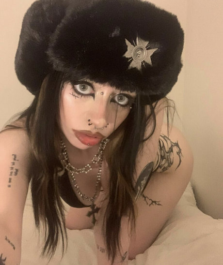 Rio Lawlor model adult picture