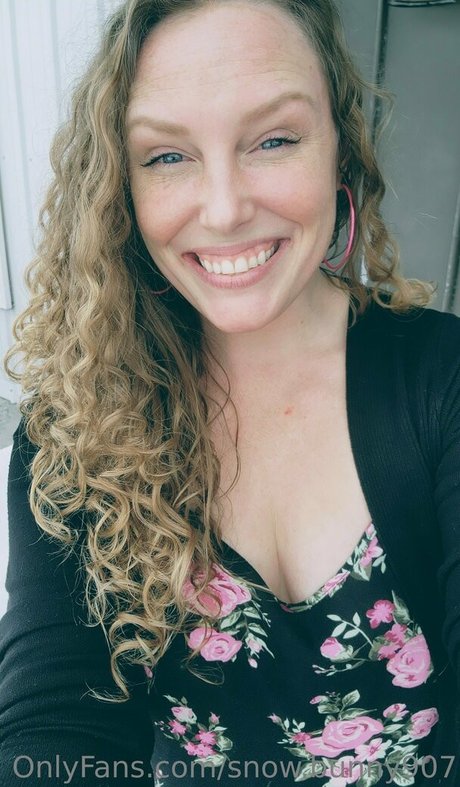 snow bunny907 sexy actress photo