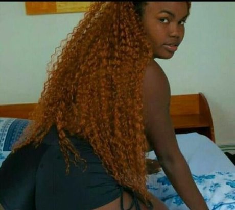 Esther Marinho sexy actress photos