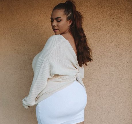 Ashleigh Dunn model hot pics