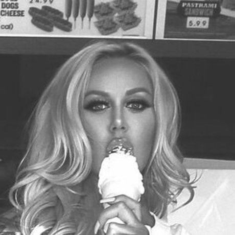 Eliza Winn naked actress img