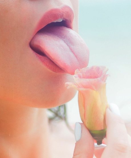 Iulia Girbu nude model gallery