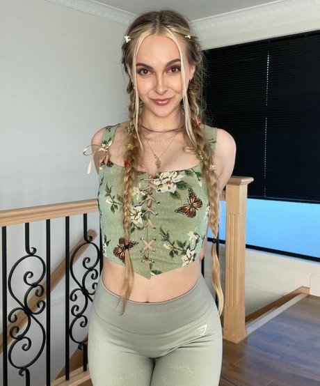 Fasffy Mega Dump model porn pictures