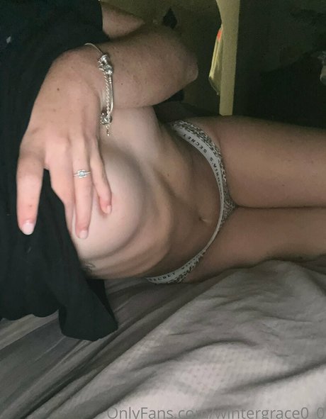 wintergrace0 0 naked model pic