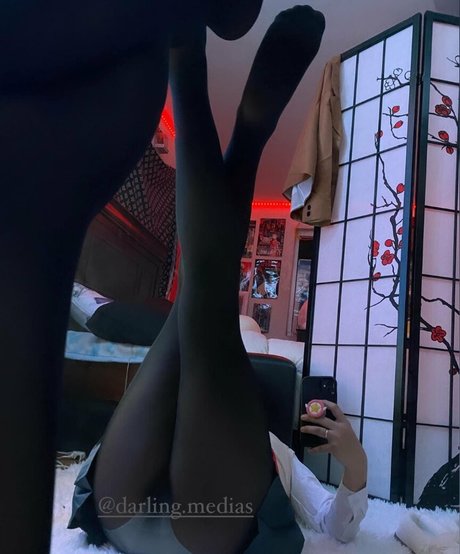 Darling medias naked star gallery