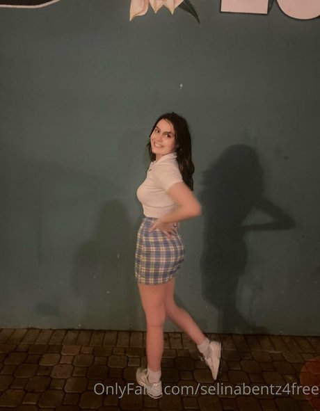 selinabentz4free hot model images