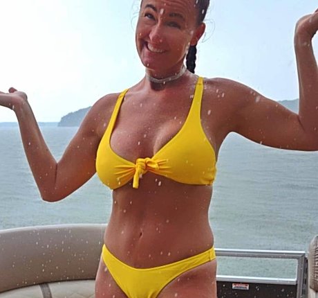 Baddie2thebone model erotic archive