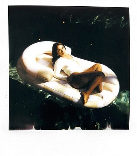 Sienna Mae Gomez nice model img