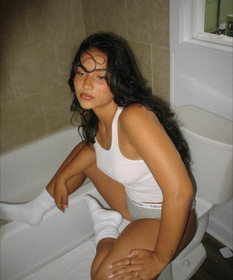 Sienna Mae Gomez beautiful star images