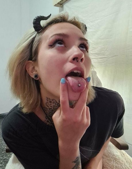 luzzchan model top photo