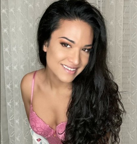 The Dahlia Dreams perfect model photos