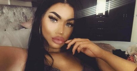 brunettebooty34 model erotic image