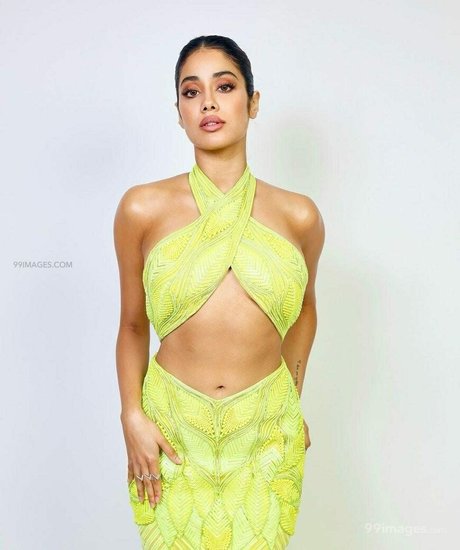 Janhvi Kapoor pretty model pics