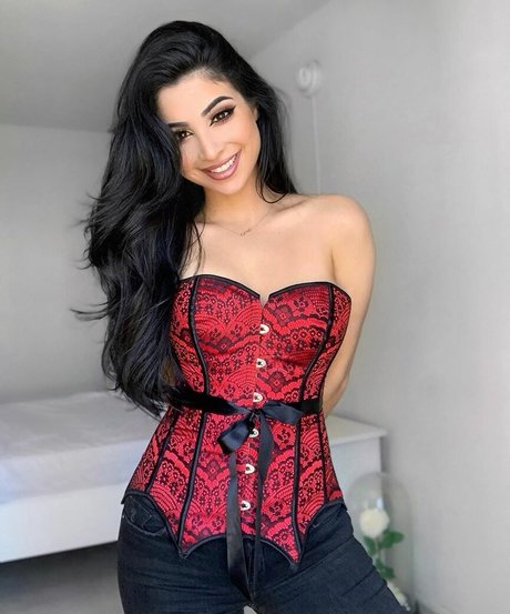 Elwa Saleh naked star photos