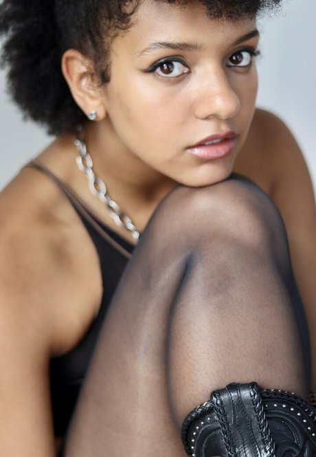 Djouliet Amara model nude galleries