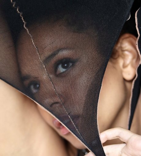 Djouliet Amara model nice image