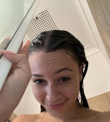 Willow Jade nude actress photo