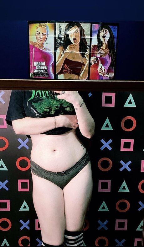 Kikiyou erotic model picture