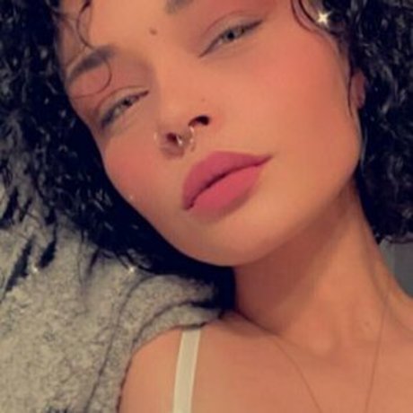 underthecherrym0on naked actress photo