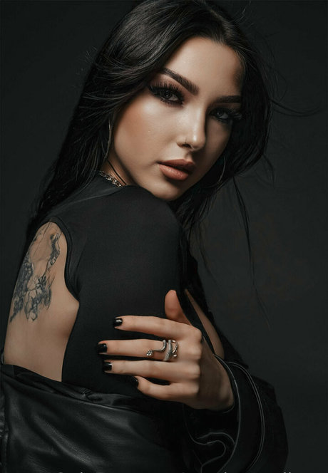 cassie swallows star top pictures