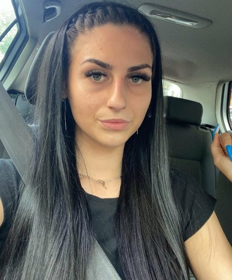 BelovedKhlloe nude model photo