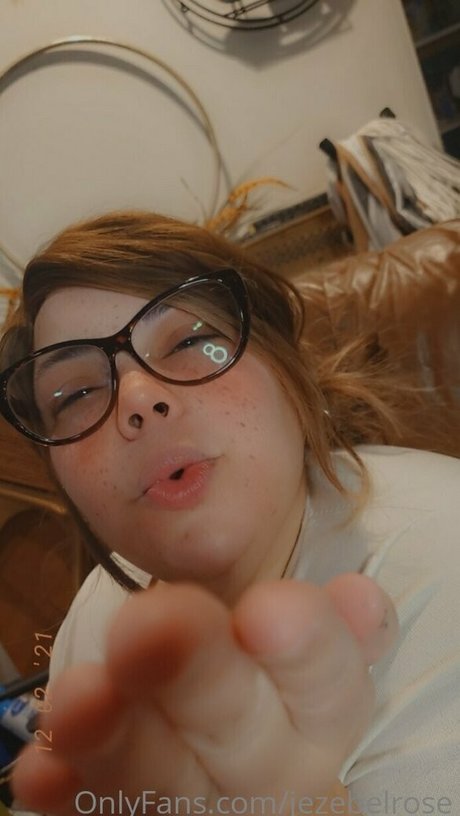 jezebelrose Profile pic